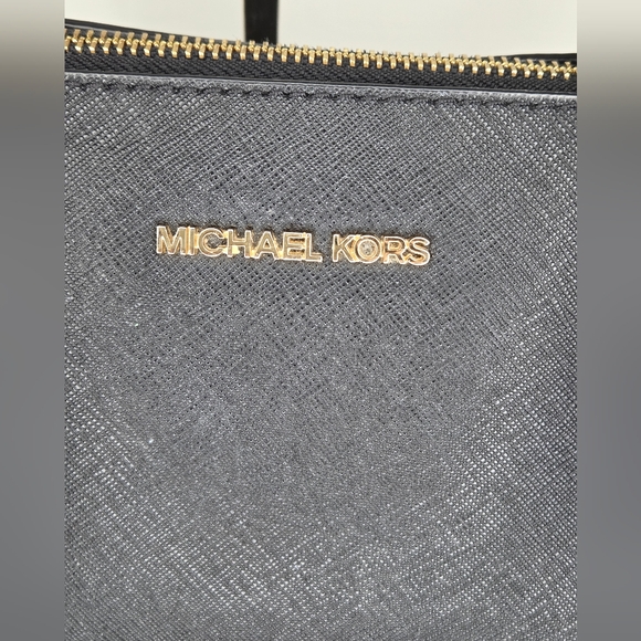 Michael Kors aprox 11"x10"inchs- Black Tote Bag W/ Golden Hardware - Picture 4 of 15